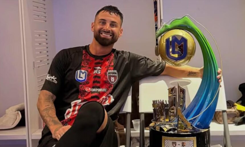 Lucas Trejo celebra la obtención de un título durante su etapa en el fútbol venezolano. Foto de archivo