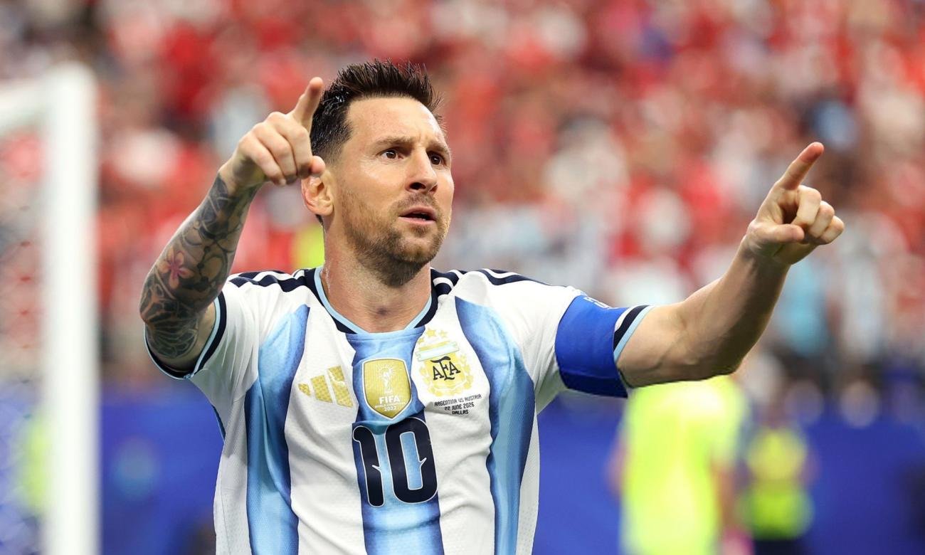Lionel Messi celebra el gol que le dio la ventaja parcial a Argentina frente a Austria en un partido correspondiente al Mundial 2026.