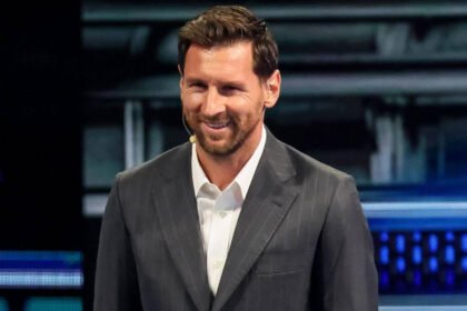 Lionel Messi durante una ceremonia oficial, en una imagen de archivo que refleja su protagonismo en algunos de los momentos más destacados de su carrera deportiva.