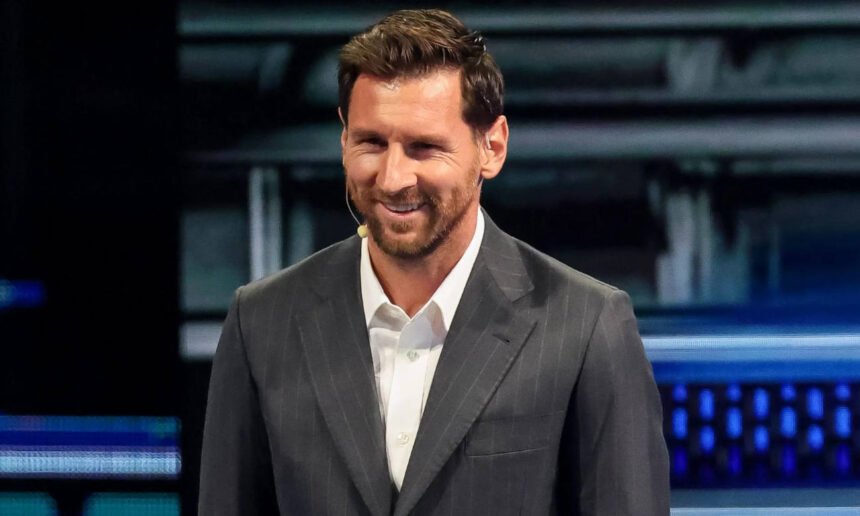 Lionel Messi durante una ceremonia oficial, en una imagen de archivo que refleja su protagonismo en algunos de los momentos más destacados de su carrera deportiva.