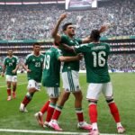 Jugadores de México celebran uno de los goles convertidos ante Sudáfrica durante el partido inaugural del Mundial 2026, disputado en el Estadio Azteca. Foto: archivo.