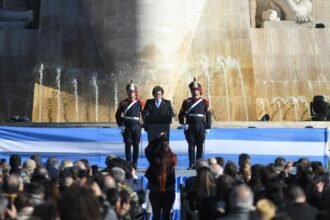 Javier Milei durante una actividad oficial vinculada a la conmemoración del Día de la Bandera en Rosario. Foto de archivo.