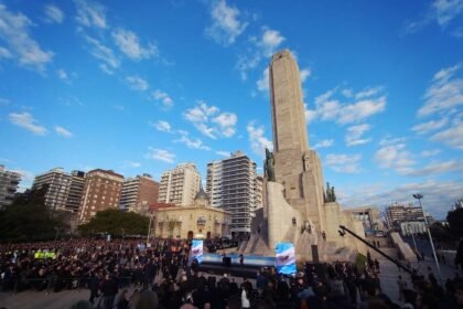 Vista general del Monumento Nacional a la Bandera en Rosario, uno de los principales símbolos históricos y patrióticos de la Argentina.