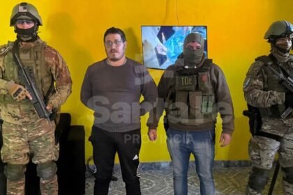 Personal de las Tropas de Operaciones Especiales durante el operativo en el que fue detenido Fernando “Narigón” Vázquez.