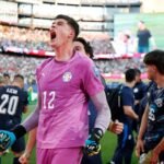 Orlando Gill celebra junto a sus compañeros tras una actuación decisiva con la Selección de Paraguay en el Mundial 2026.