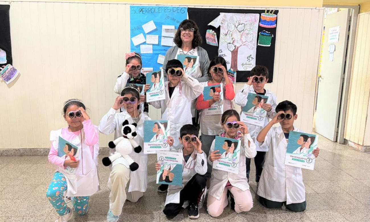 Estudiantes participan de actividades de lectura y alfabetización en una escuela santafesina, en el marco de programas educativos destinados a fortalecer los aprendizajes.