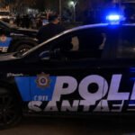 Vehículo policial durante un operativo de seguridad en la vía pública. Foto de archivo.