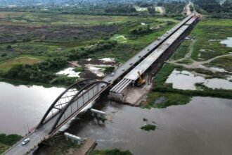 Vista general de los trabajos de construcción del nuevo Puente Carretero que conectará las ciudades de Santa Fe y Santo Tomé sobre el río Salado. Foto de archivo.