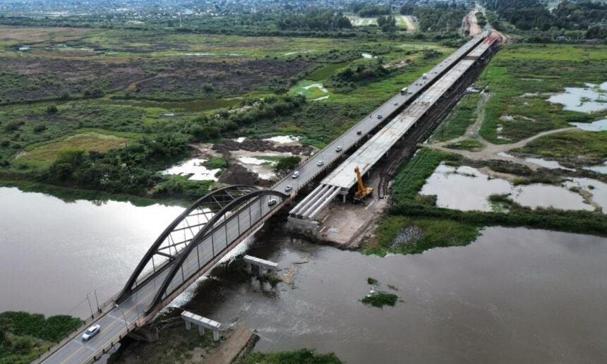 Vista general de los trabajos de construcción del nuevo Puente Carretero que conectará las ciudades de Santa Fe y Santo Tomé sobre el río Salado. Foto de archivo.