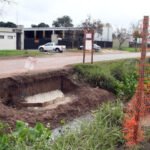 Trabajos de construcción de los nuevos puentes peatonales que conectarán distintos sectores de la avenida Aristóbulo del Valle en la ciudad de Santa Fe.