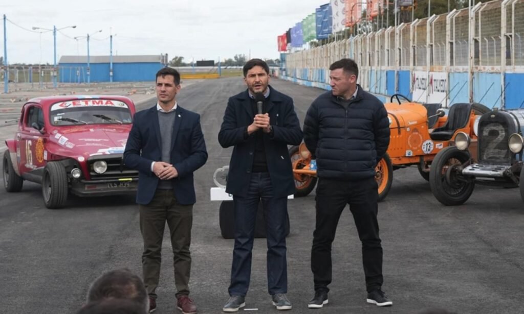 Autoridades provinciales, municipales y representantes de instituciones participaron de la inauguración de las nuevas obras realizadas en el Autódromo Ciudad de Rafaela.