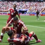 Jugadores de Qatar celebran el empate conseguido ante Suiza en un partido correspondiente a la Copa Mundial de la FIFA.