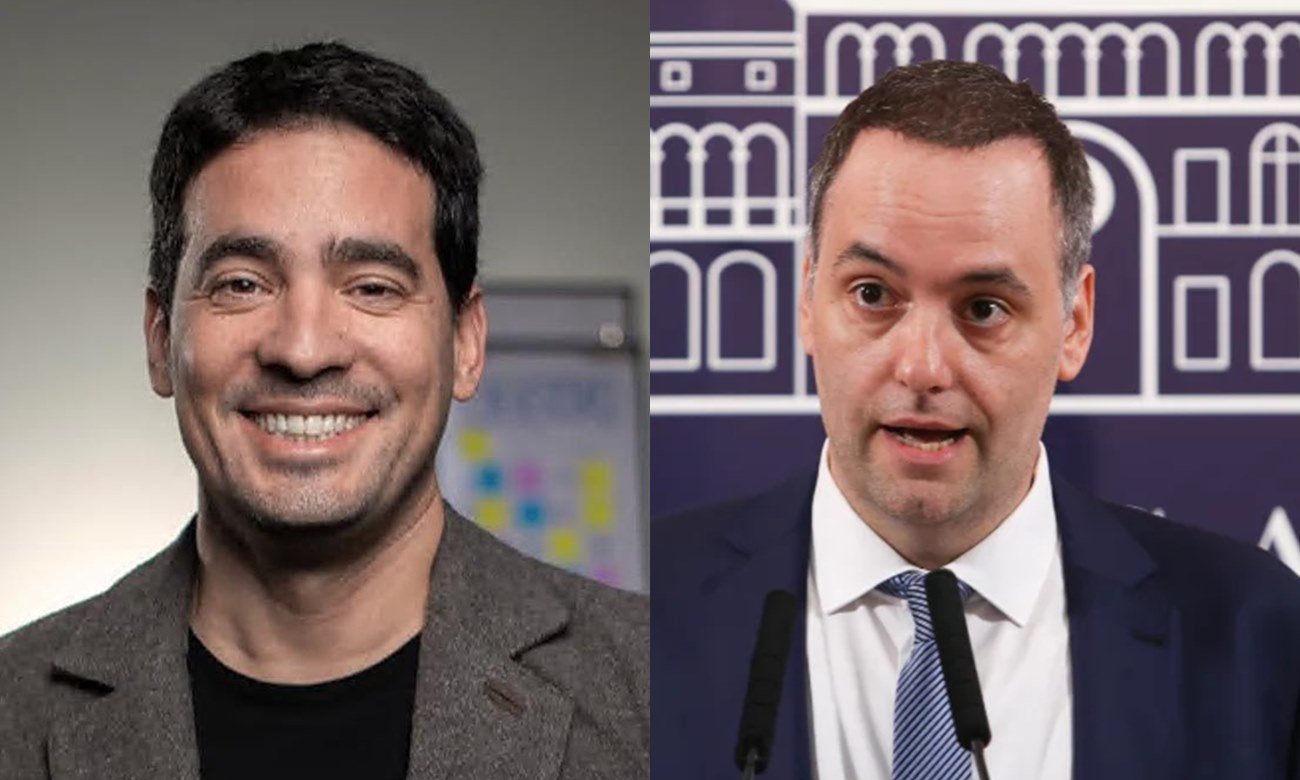 Adrián Ravier y Manuel Adorni, protagonistas de una nueva etapa en la comunicación institucional del Gobierno nacional. Foto de archivo/composición.