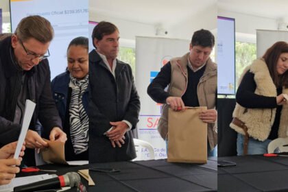 Autoridades provinciales y representantes institucionales participaron de la apertura de sobres para una obra destinada a mejorar la infraestructura sanitaria del SAMCo de San Justo.