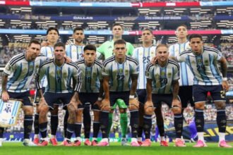 La formación titular de la Selección Argentina posa antes de un partido del Mundial 2026, en una nueva presentación de la Albiceleste en la máxima cita del fútbol internacional.
