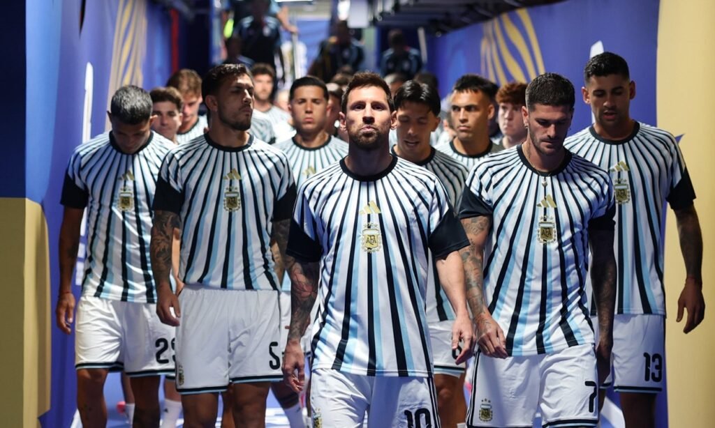 La Selección Argentina posa antes de su debut en el Mundial 2026, con Lionel Messi al frente del equipo campeón del mundo.