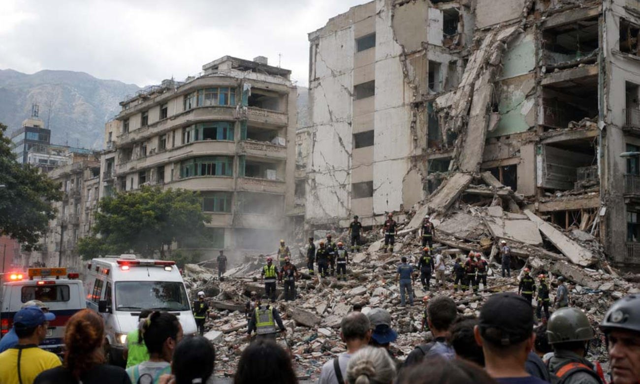Los daños provocados por los fuertes sismos dejaron edificios derrumbados y severas afectaciones en distintas ciudades venezolanas.