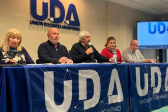 El secretario general de la Unión Docentes Argentinos, Sergio Ismael Romero, encabezó el Congreso Nacional Ordinario de Delegados de UDA, donde se abordaron temas vinculados a la situación educativa y laboral de la docencia argentina. Foto: UDA.