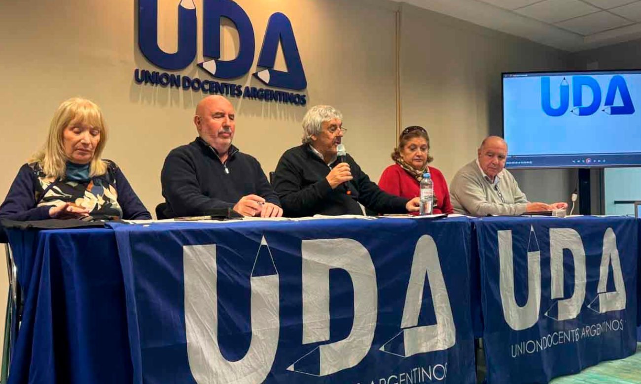 El secretario general de la Unión Docentes Argentinos, Sergio Ismael Romero, encabezó el Congreso Nacional Ordinario de Delegados de UDA, donde se abordaron temas vinculados a la situación educativa y laboral de la docencia argentina. Foto: UDA.