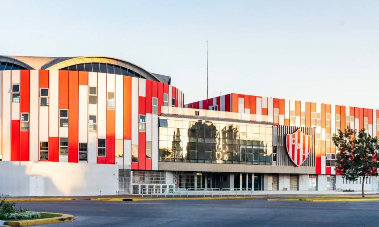 Frente de la sede del Club Atlético Unión, ubicada en la ciudad de Santa Fe. Foto de archivo