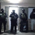Personal de la Policía de Investigaciones durante un procedimiento realizado en la ciudad de Santa Fe. Imagen de archivo.