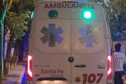 Una ambulancia del Servicio de Emergencias 107 durante un operativo de asistencia.