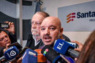 Foto de archivo: dirigentes de Amsafe y Sadop durante una conferencia de prensa ante los medios.