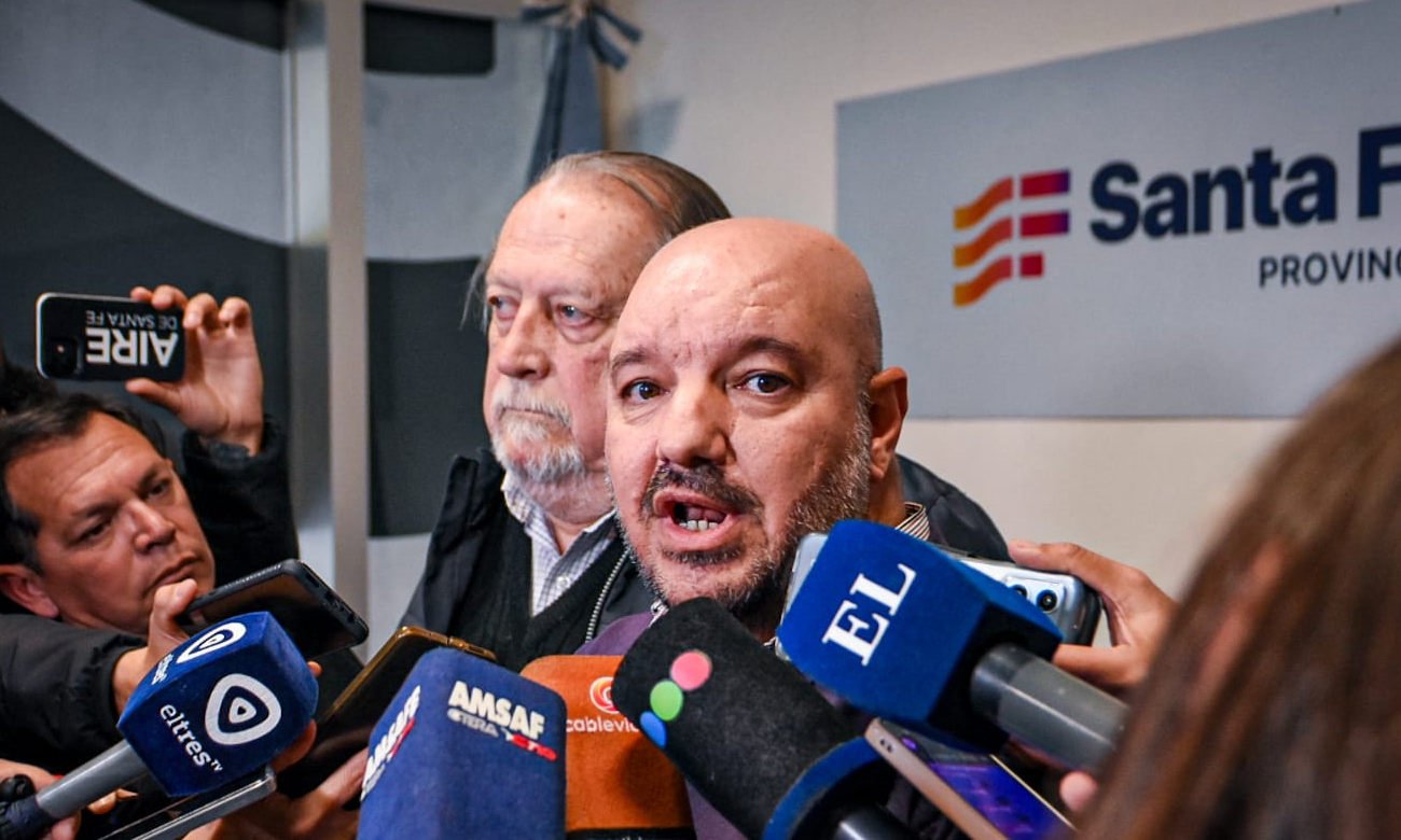 Foto de archivo: dirigentes de Amsafe y Sadop durante una conferencia de prensa ante los medios.