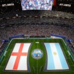 La ceremonia de inicio de la semifinal entre Argentina e Inglaterra en el Mercedes-Benz Stadium de Atlanta, antes del comienzo del partido por el Mundial 2026. Foto: Gentileza.