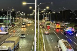 Imagen de la Autopista Rosario–Santa Fe, eje estratégico para el transporte de cargas y la conexión entre el sur y el centro provincial. Foto de archivo.