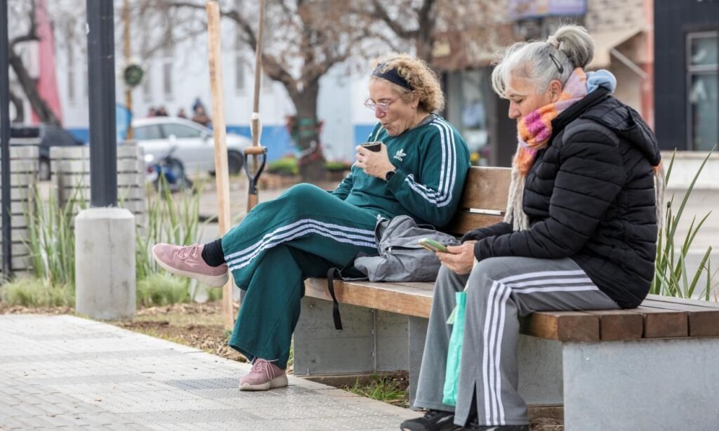 El renovado corredor de avenida Aristóbulo del Valle conecta las avenidas Galicia y Gorriti con infraestructura accesible, nuevas veredas, forestación y espacios pensados para peatones, ciclistas y familias.