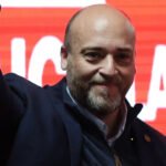 Sergio Basile durante un acto partidario de la Unión Cívica Radical junto a dirigentes y militantes del radicalismo santafesino.