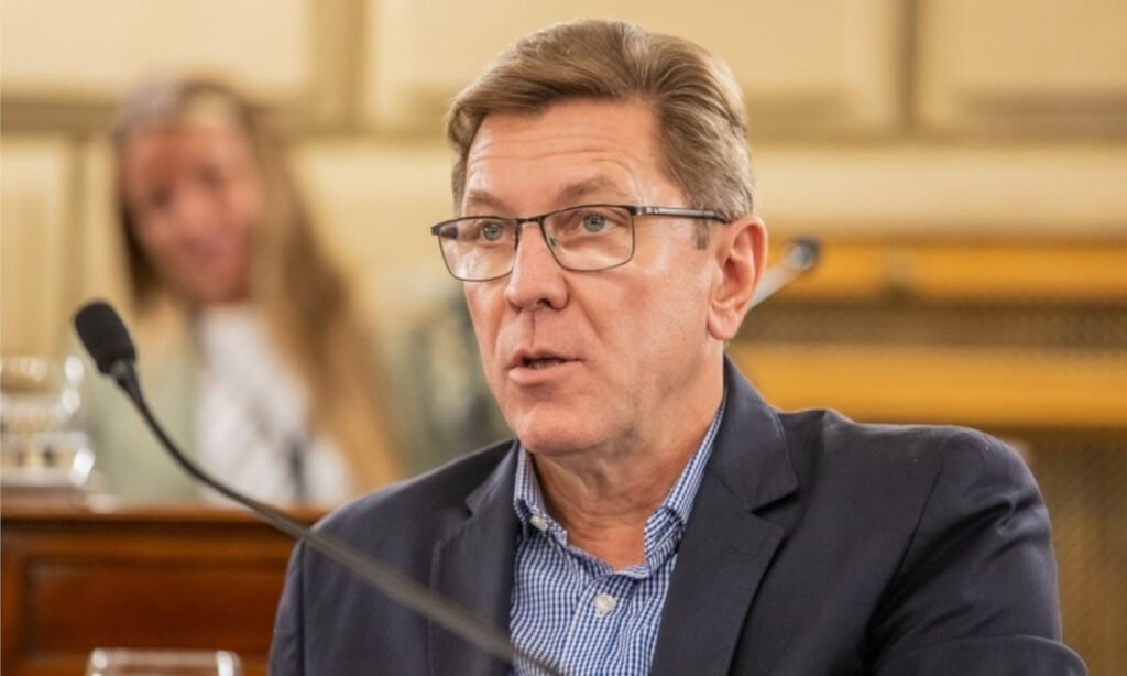 El senador provincial Rodrigo Borla durante una intervención en el recinto de la Legislatura de Santa Fe. Foto de archivo.