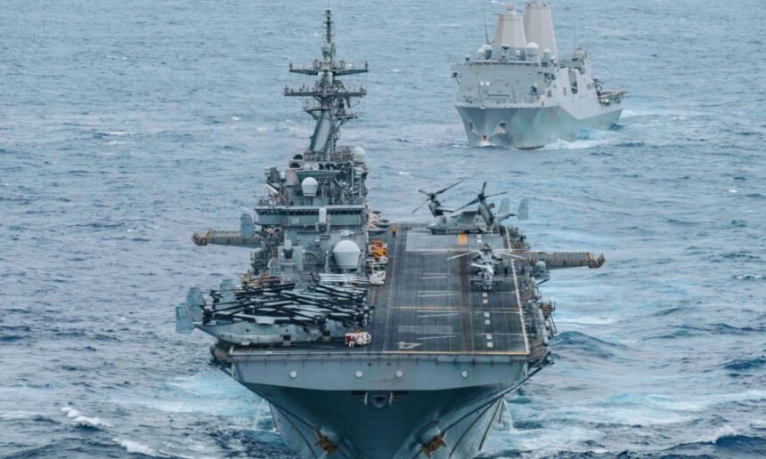Foto de archivo. Un buque militar de Estados Unidos durante una misión de patrullaje en aguas internacionales, en una imagen representativa de las operaciones navales en Medio Oriente.