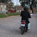 El estabilizado pétreo permitió mejorar la circulación vehicular y peatonal en calles de Nuevo Horizonte y Entrada Norte, incluso durante los días de lluvia.