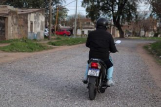 El estabilizado pétreo permitió mejorar la circulación vehicular y peatonal en calles de Nuevo Horizonte y Entrada Norte, incluso durante los días de lluvia.