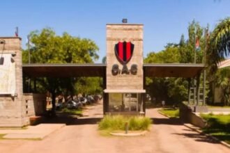 Fachada e instalaciones del Club Atlético Carcarañá, institución sancionada por el Gobierno de Santa Fe tras los hechos de violencia ocurridos durante un partido de la Liga Cañadense.