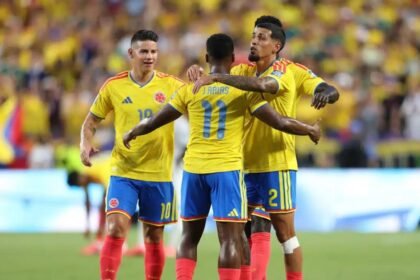 Jugadores de Colombia celebran la clasificación a los octavos de final tras el triunfo ante Ghana en el Mundial 2026.