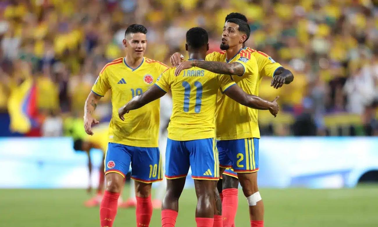 Jugadores de Colombia celebran la clasificación a los octavos de final tras el triunfo ante Ghana en el Mundial 2026.