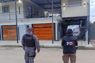 Personal de la Policía de Investigaciones llevó adelante allanamientos en Córdoba en el marco de una causa por hurtos con inhibidores de señal que afectó a víctimas en Santa Fe.