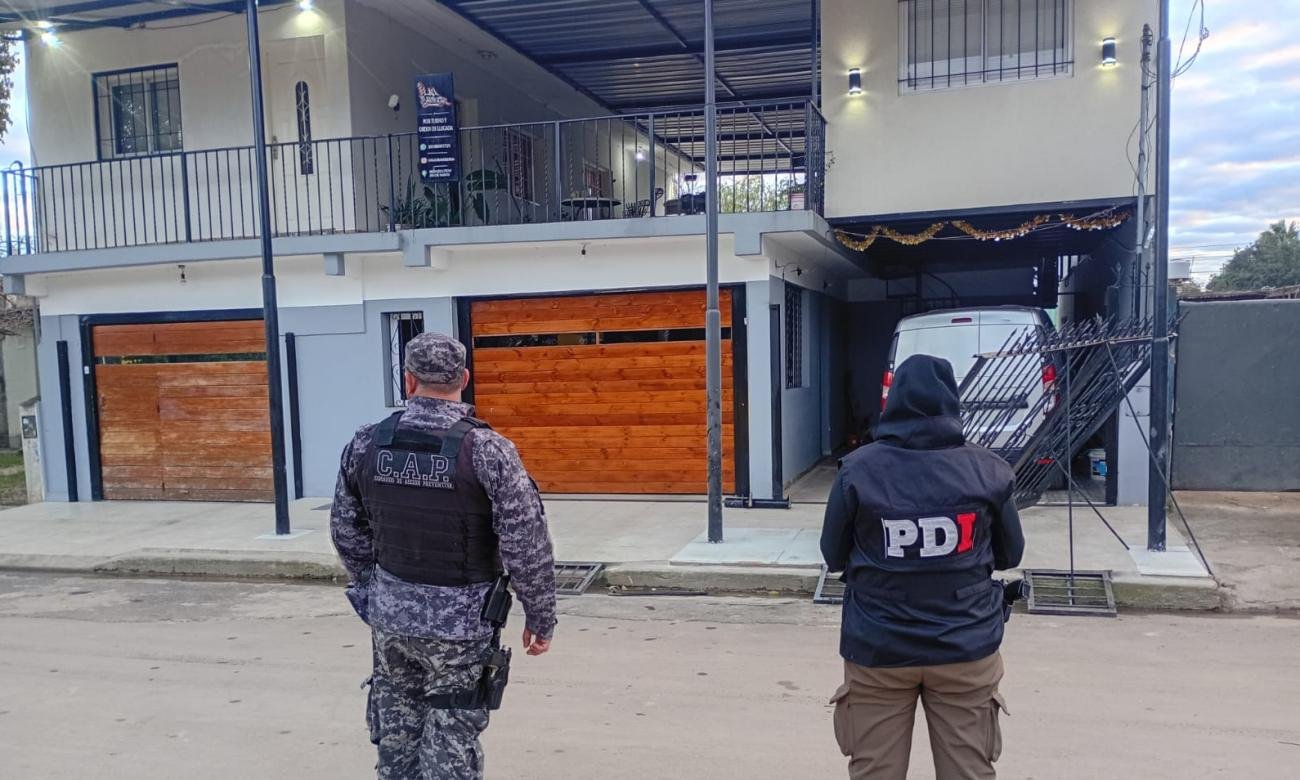 Personal de la Policía de Investigaciones llevó adelante allanamientos en Córdoba en el marco de una causa por hurtos con inhibidores de señal que afectó a víctimas en Santa Fe.