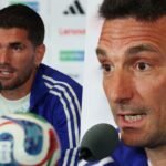 Lionel Scaloni y Rodrigo De Paul brindan la conferencia de prensa previa al partido de la Selección argentina por los 16avos de final del Mundial 2026.