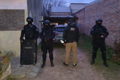 Personal de la Policía de Investigaciones durante un procedimiento realizado en el marco de una investigación por robos reiterados. Foto: Prensa PDI.