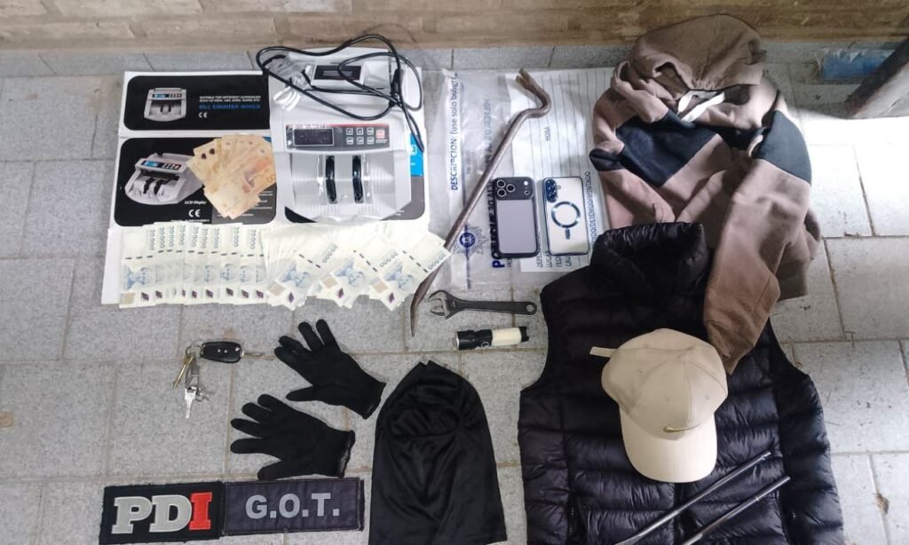 Elementos secuestrados por la Policía de Investigaciones durante los allanamientos realizados en Esperanza, Helvecia y Pujato Norte, en el marco de una causa por robos reiterados. Foto: Prensa PDI.