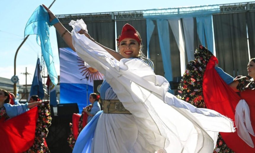 Archivo. Acto y celebraciones por el Día de la Independencia durante una edición anterior del tradicional "9 de Julio en Aristóbulo" en la ciudad de Santa Fe.