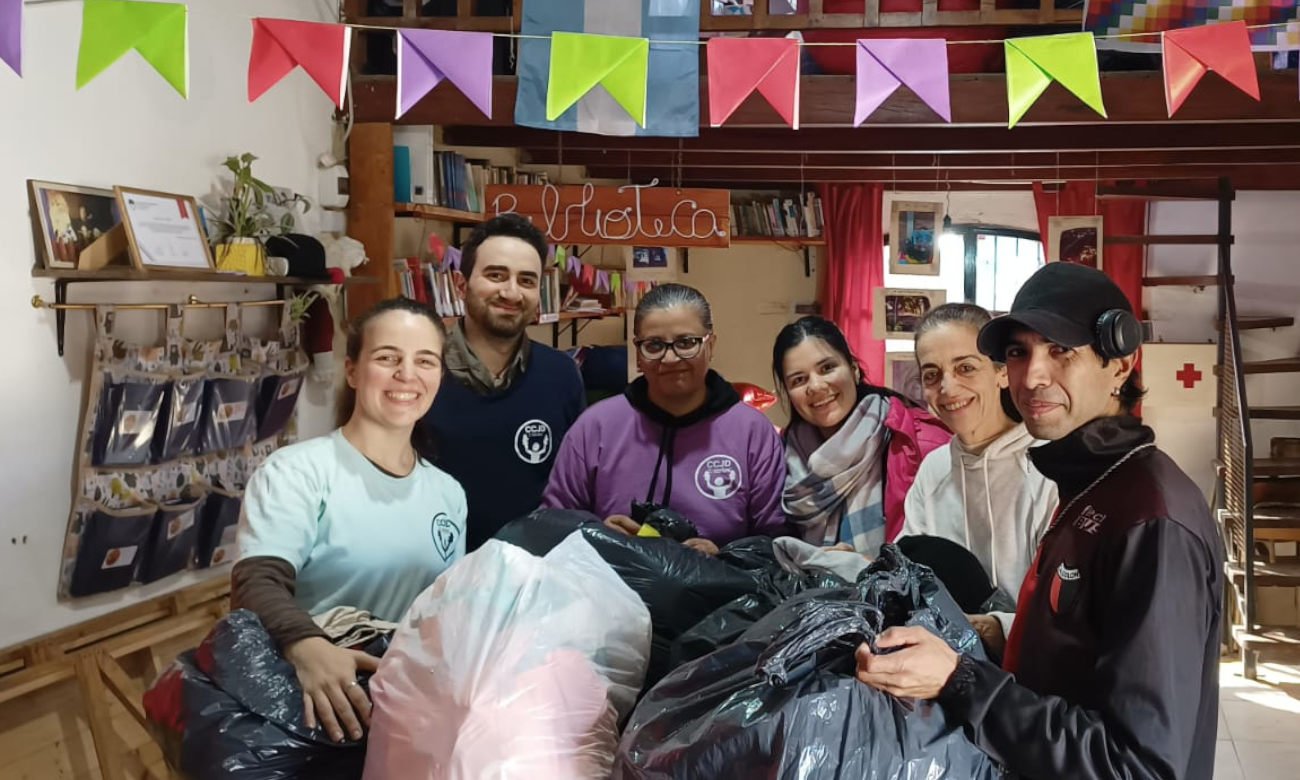 Campaña solidaria de la Universidad Nacional del Litoral para la recolección de ropa de abrigo, calzado y elementos destinados a instituciones sociales.