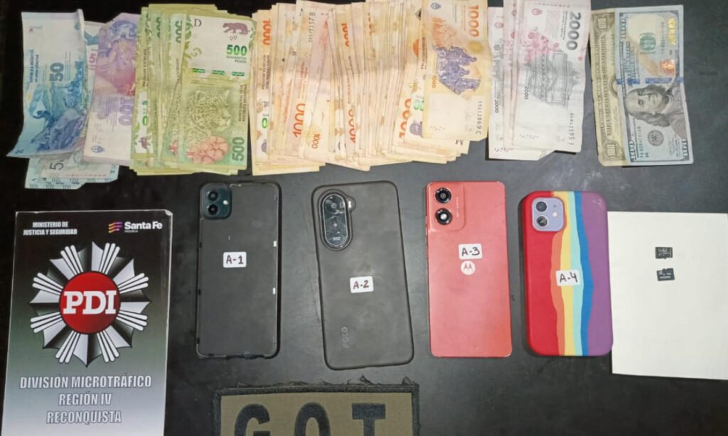 Elementos secuestrados por la Policía de Investigaciones durante los allanamientos realizados en la ciudad de Vera, en el marco de una causa por presunto microtráfico.
