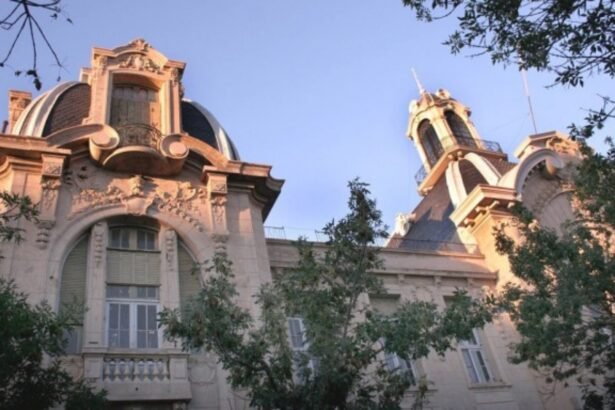 Fachada de la Escuela Industrial Superior de la UNL, una de las sedes donde se dictan los Cursos de Formación y Capacitación Laboral. Foto: archivo.