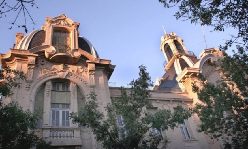 Fachada de la Escuela Industrial Superior de la UNL, una de las sedes donde se dictan los Cursos de Formación y Capacitación Laboral. Foto: archivo.