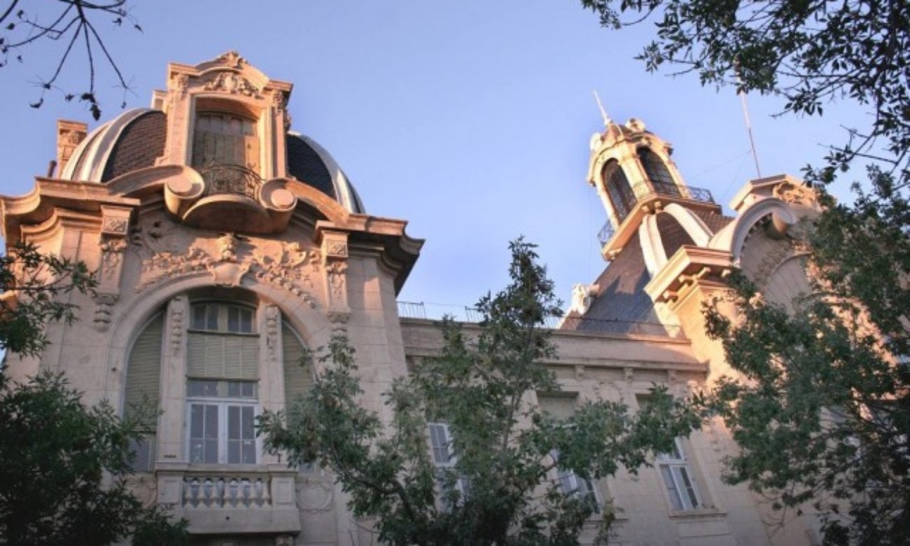Fachada de la Escuela Industrial Superior de la UNL, una de las sedes donde se dictan los Cursos de Formación y Capacitación Laboral. Foto: archivo.